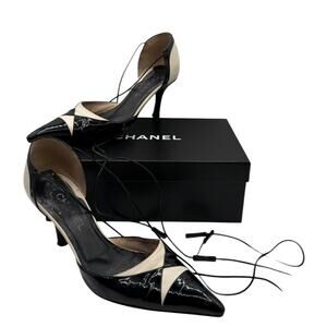 CHANEL Bi Color Black/White Patent Leather Pumps